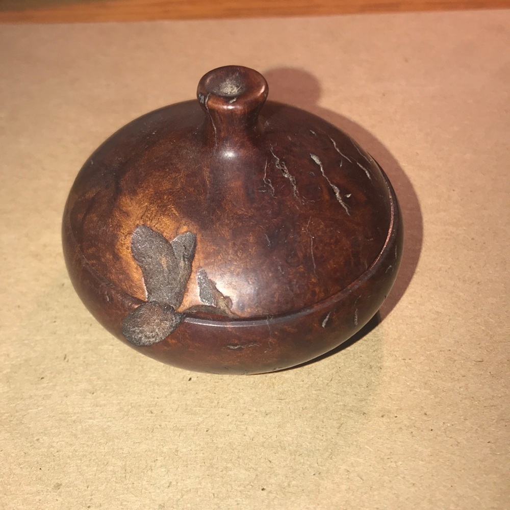ROUND NATURAL WOOD COLLECTABLE